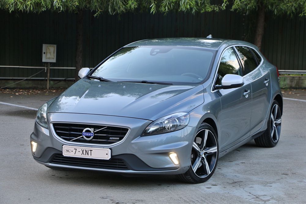 Volvo V40 - 2.0D // R-Design