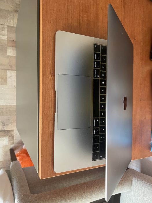 Macbook Air 2019 i5 8ram