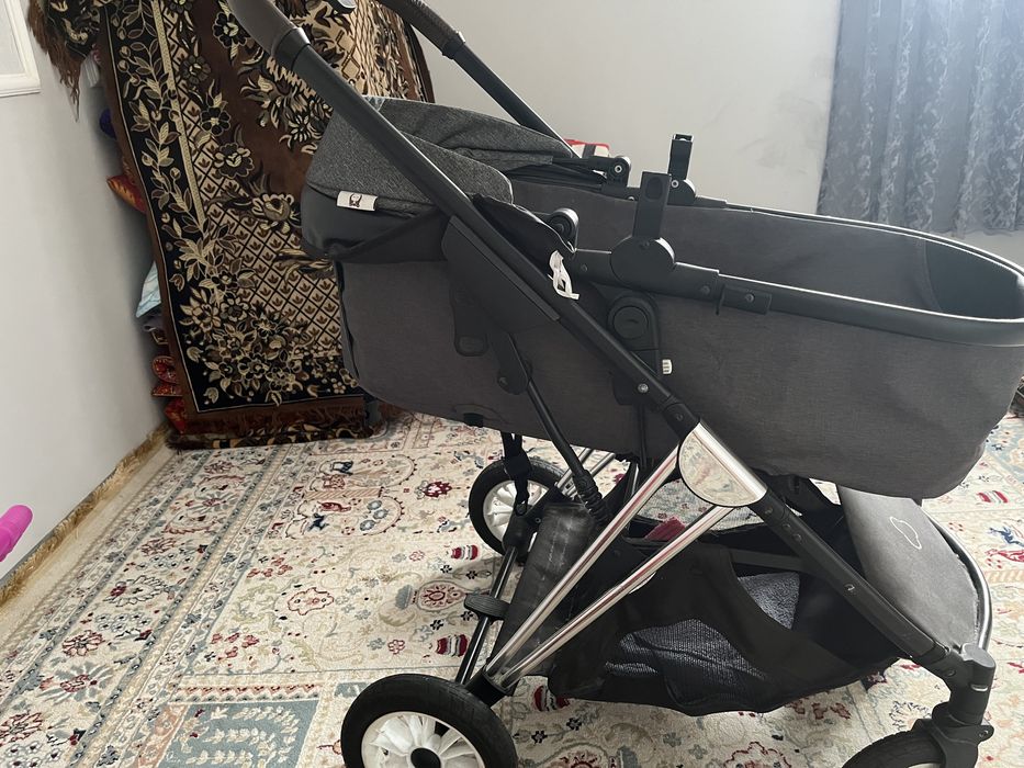 Каляска почти новая