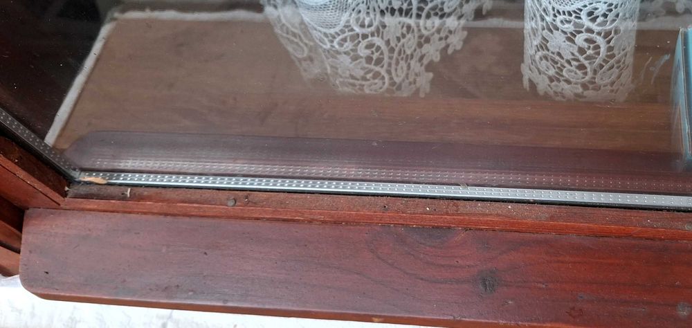 Продавам / 11 бр. / употребявана дървена дограма.