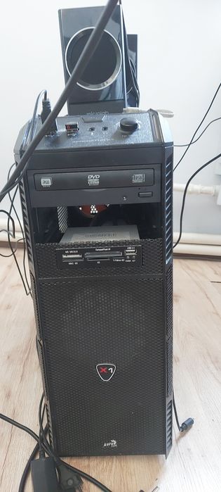 Компьюте, монитор, колонки, усилитель, клавиатура