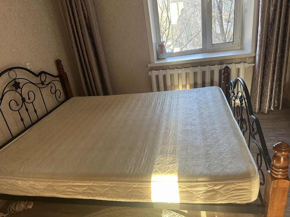 Продам 2 спальную кровать