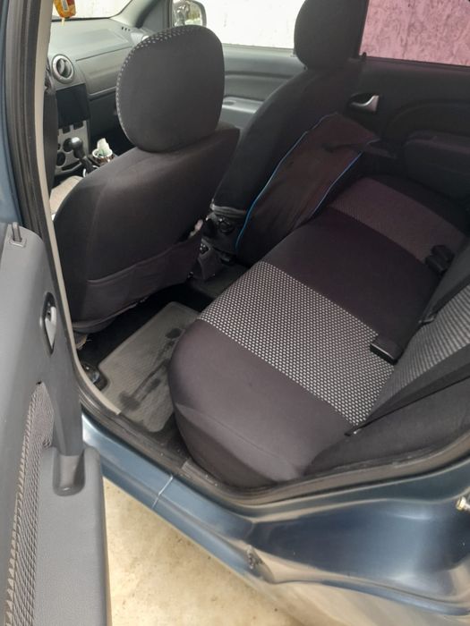 Dacia Logan, 1.6 16V • 2006 • 180.000 KM • Albastru • Navigație