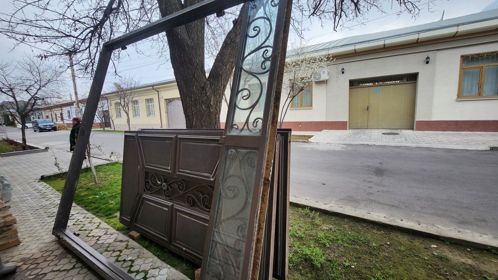 Продам старые ворота вместе с каркасом