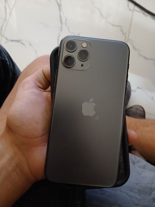 Vând iphone 11 pro pentru piese