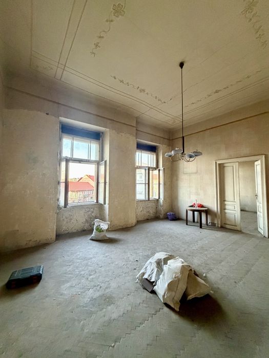 Apartament cu 2 camere ultracentral zona Teatru Arad deasupra de Galeria de Arte Delta