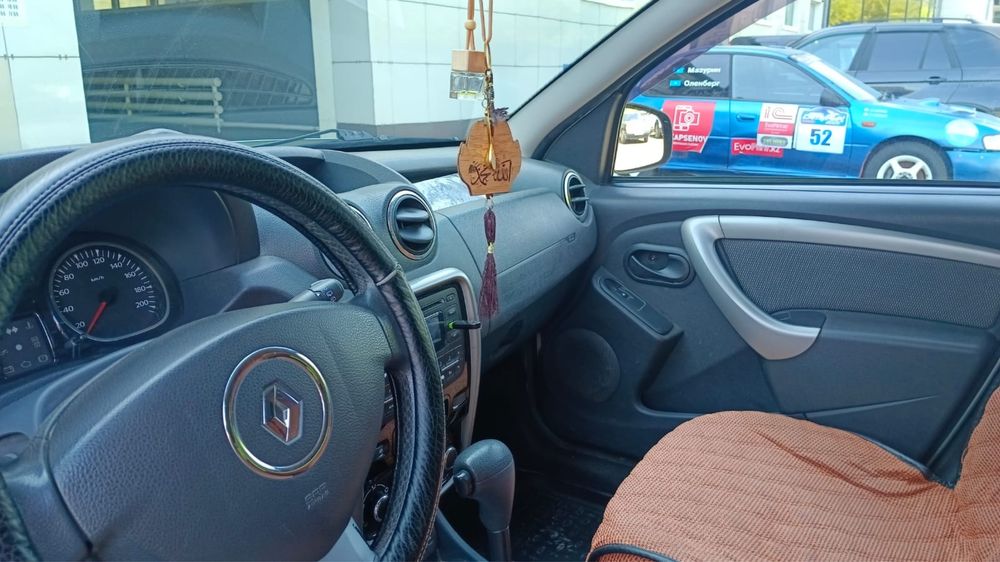 Продаю машину Renault Duster