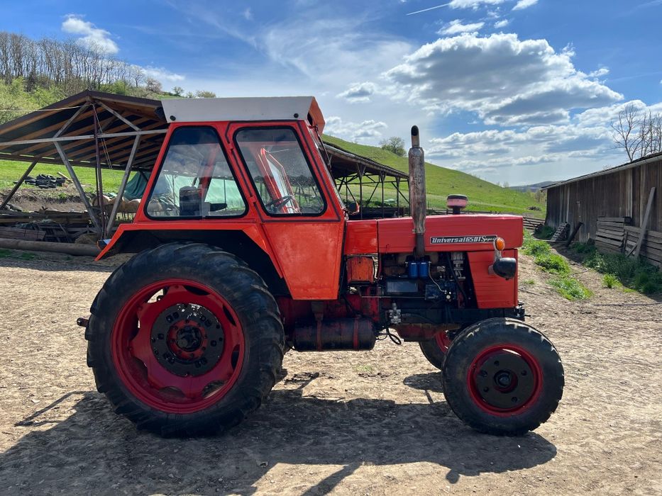 Tractor UNIVERSAL 650