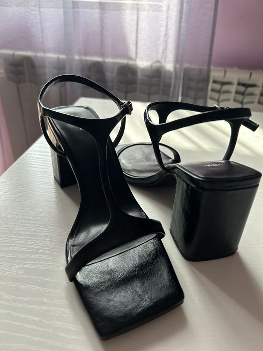 Отворени токчета Zara