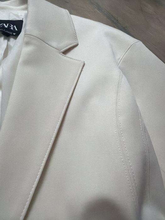Сако zara размер С бледо бежававо към бяло