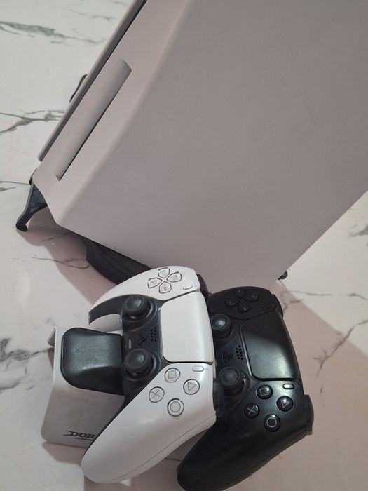 Продается Sony Playstation почти новый ,