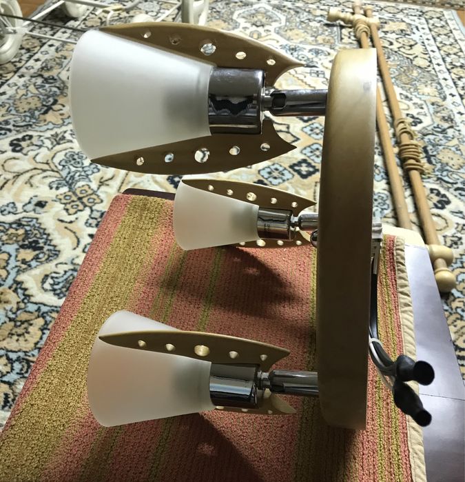 Продам люстру потолочную