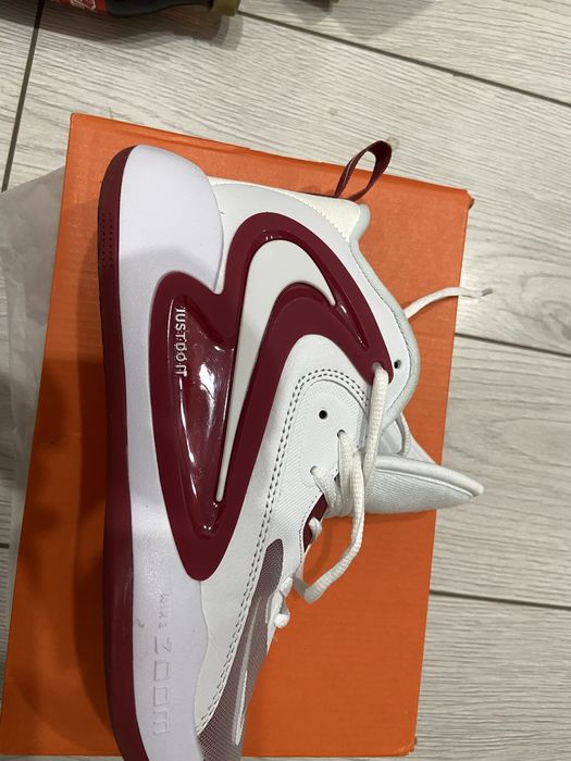 Кроссовки NIKE новые