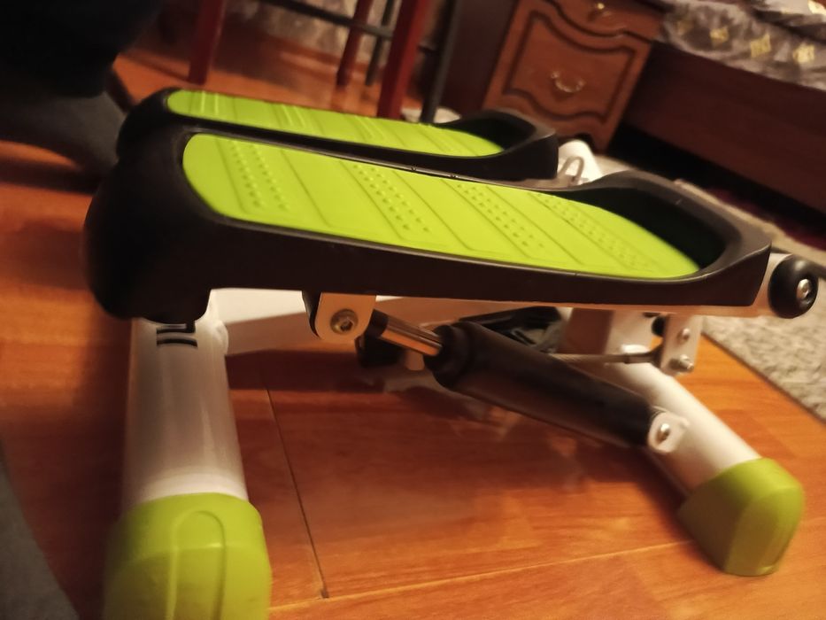 Тренажёр для ног степпер.