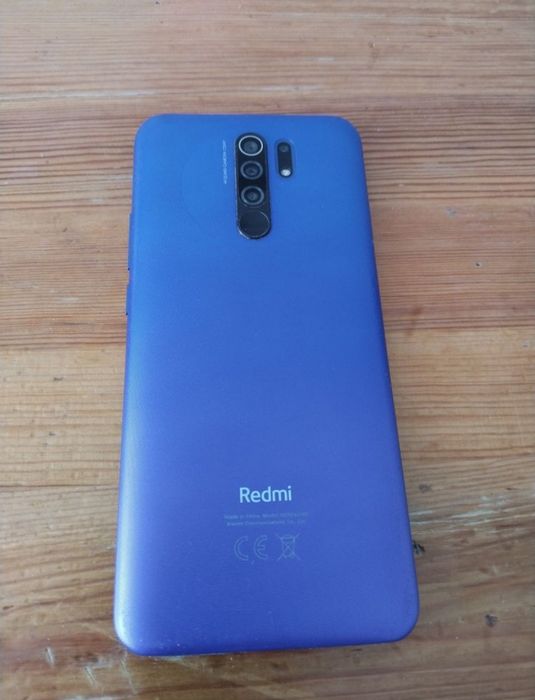 Продам Редми 9 3/32гб имеет краси