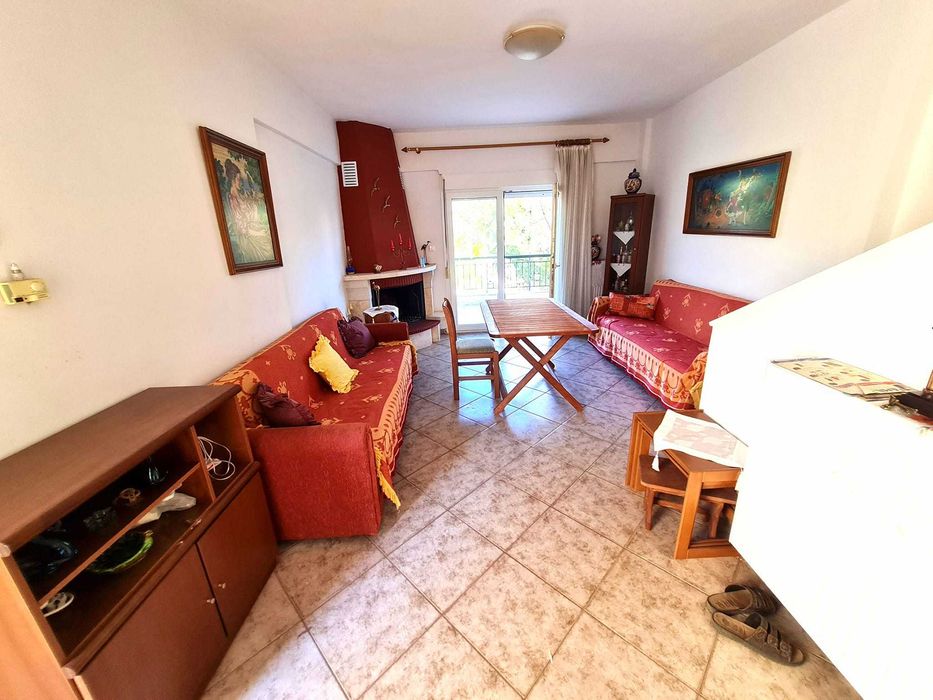 Продава мезонет на 3 нива с малък двор в центъра на Аспровалта, Гърция