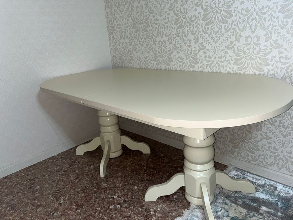 продается стол со стульями