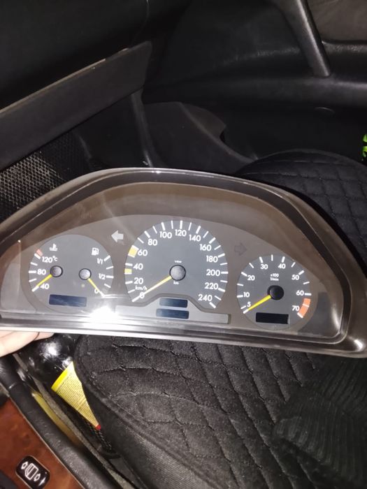 Панель приборов на мерседес