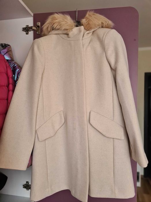 Палто кремав цвят