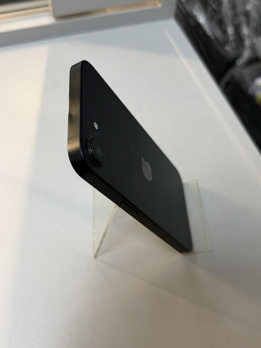 Iphone 16e Black 128GB 100 %