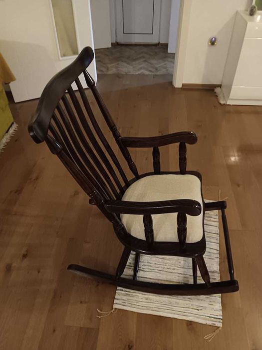 Люлеещ се стол, дървен