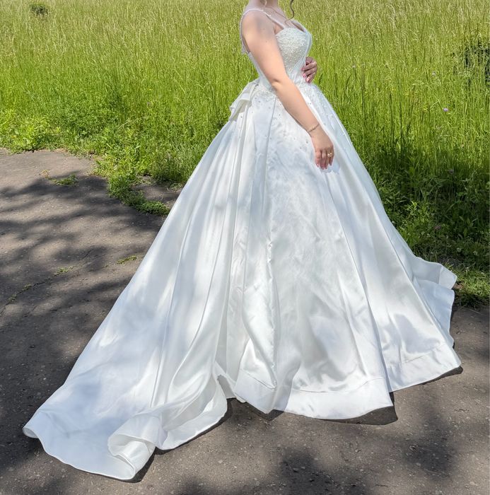 Rochie mireasa cu trena