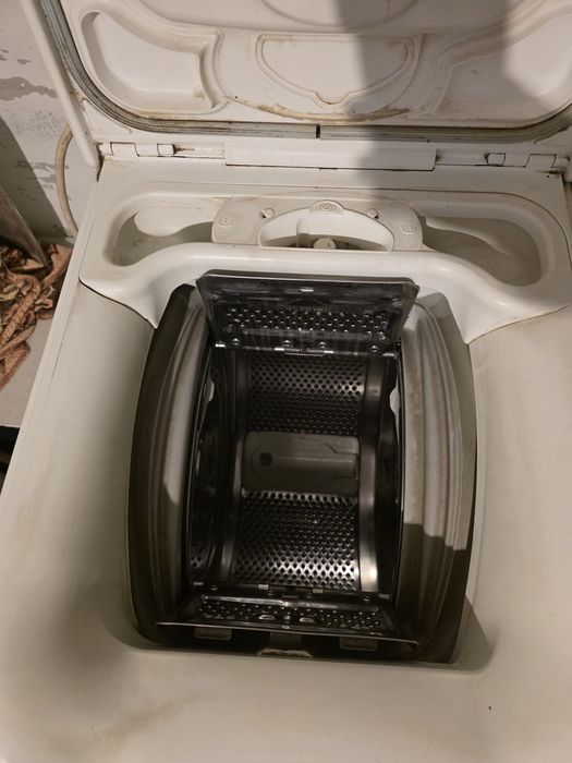 Продавам пералня ZANUSSI