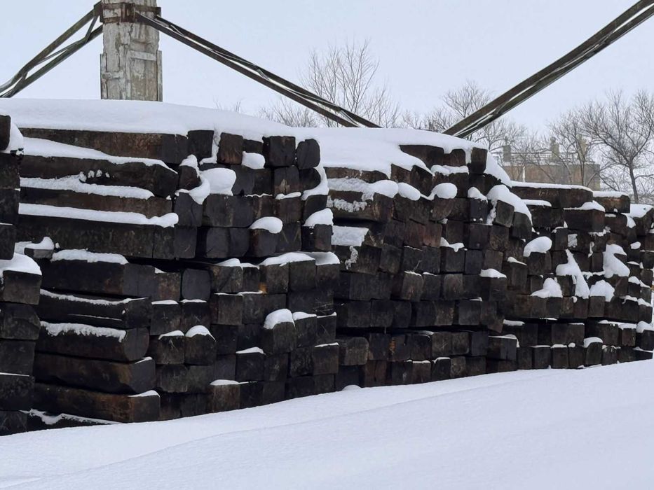 Шпала деревянная