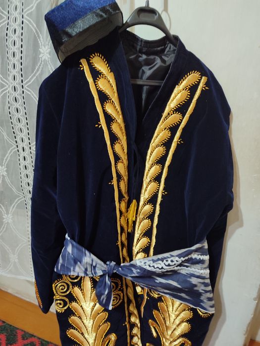 Продается золото швейный чапан