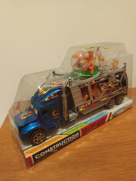 Продавам играчи за момиче и момче