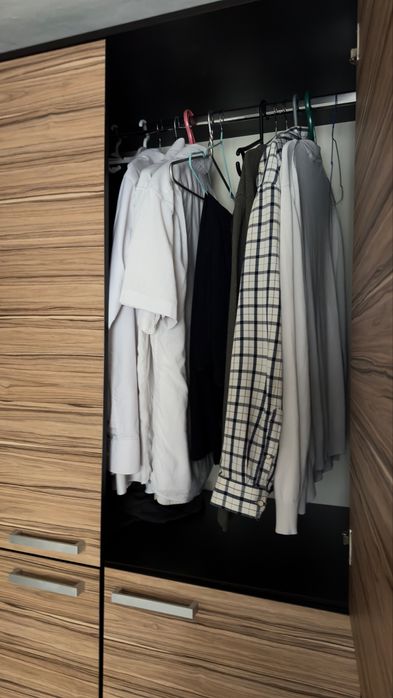 Шкаф плательный продам