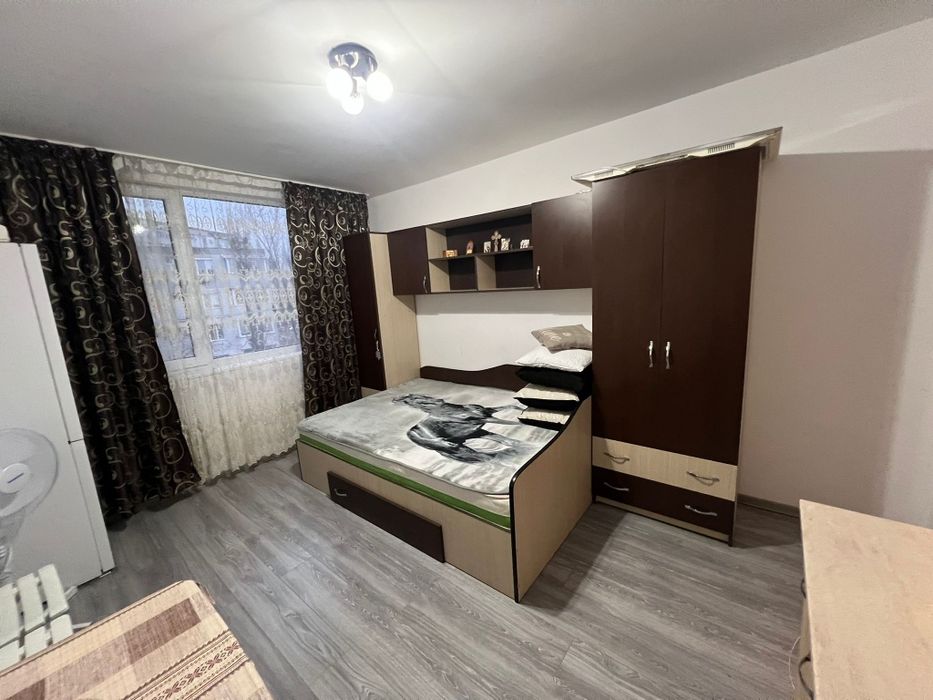 Închiriez garsonieră la capătul troleului (micro 19)