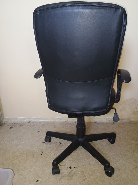 Офис стол JYSK на колелца