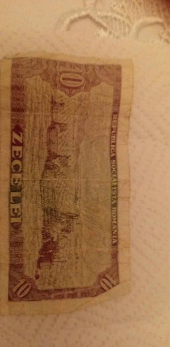 Vând colecția de bancnote .