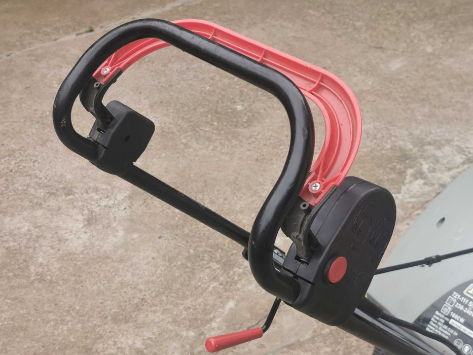 Продавам два роторни снегорина