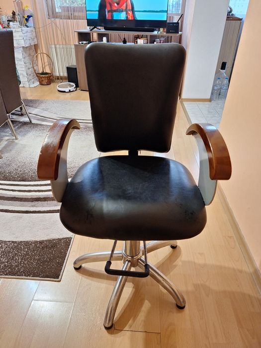 Фризьорски стол за подстригване