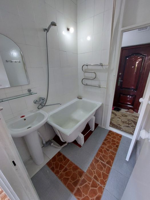 Prodayotsa Chilonzor 12 kv uy soriladi 1/1/4 arentir Farxot bozori