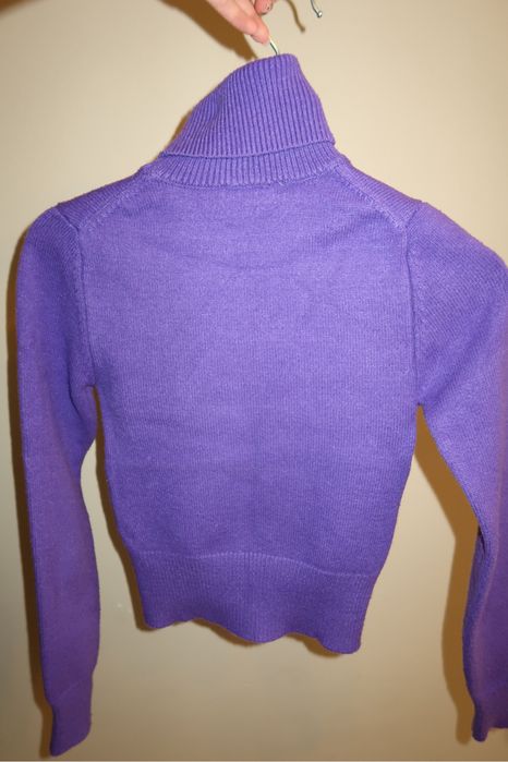 Лилав къс пуловер