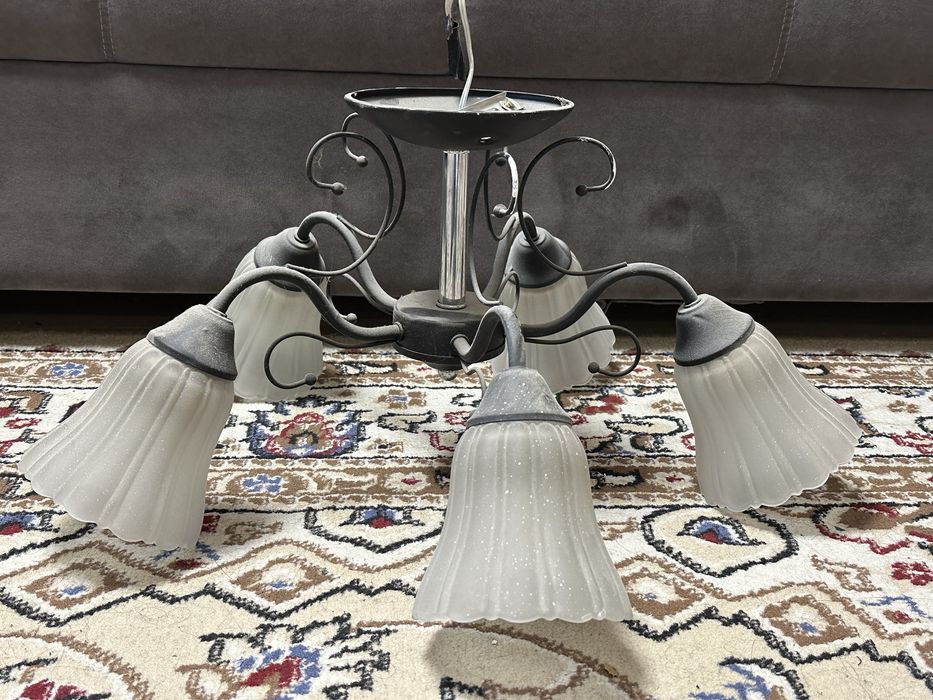 Продам три люстры