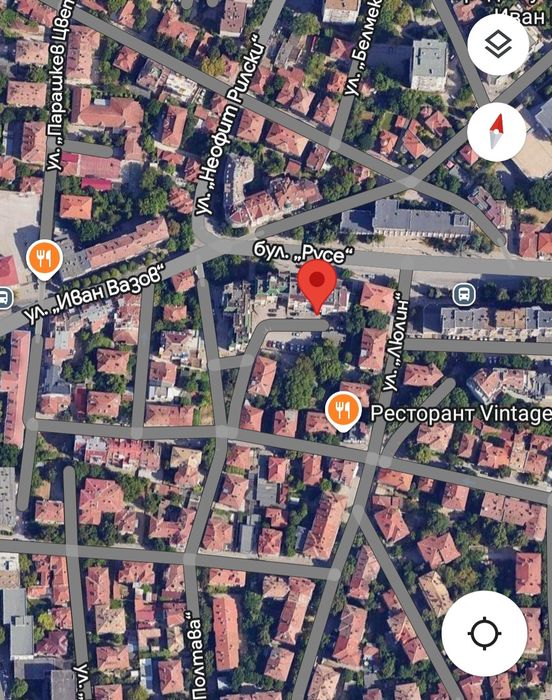 За мотори, Споделен гараж