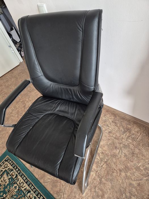 Кресло кожаную продам