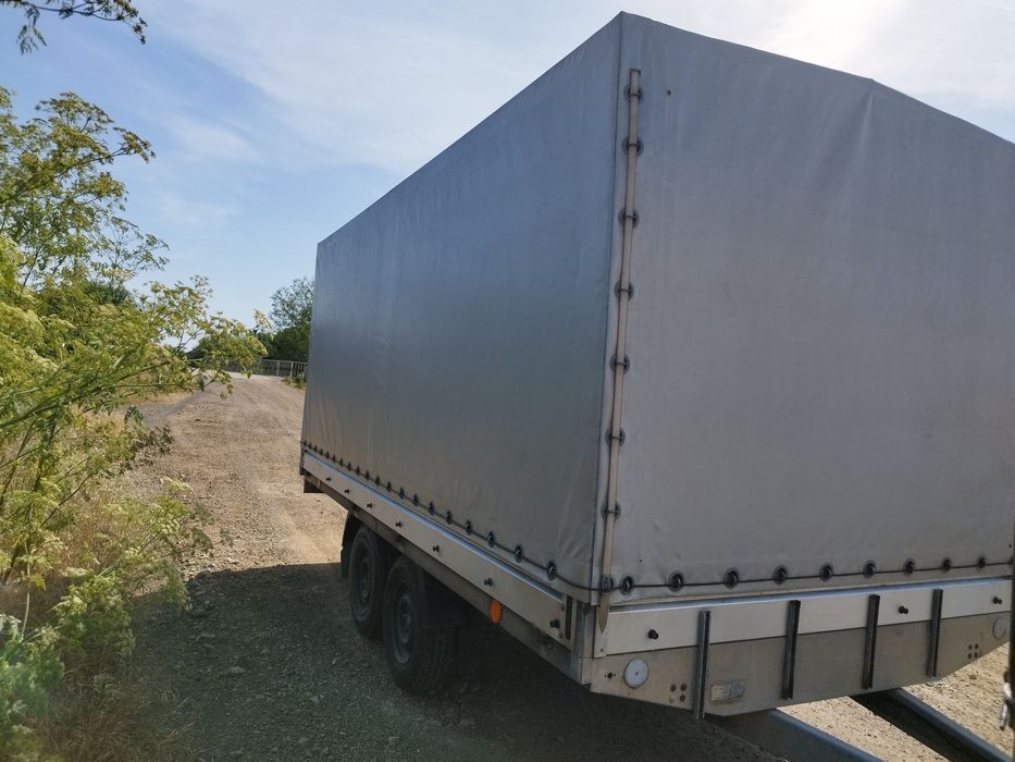 Remorcă cu prelată/ 2 axe/ MMA 2500 kg