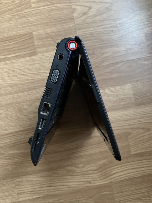 Mini Laptop Acer defect pentru piese .