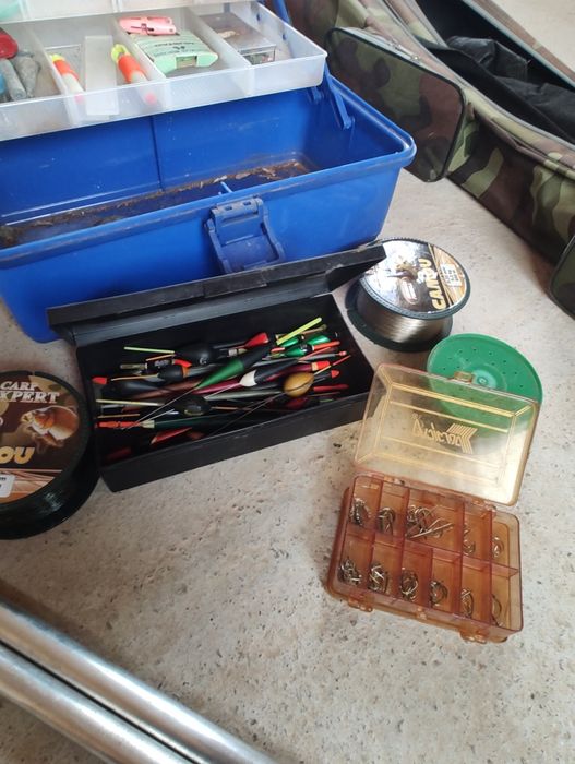 Vând unelte pescuit