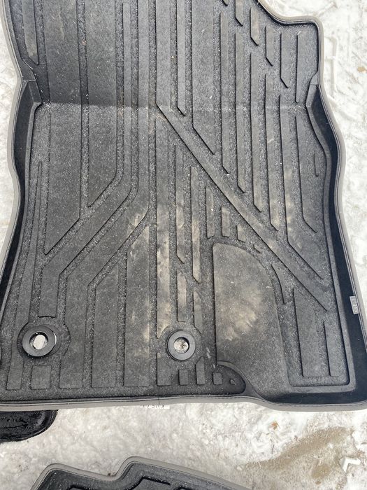 Продам оригинальные резиновые ковры лексус 570