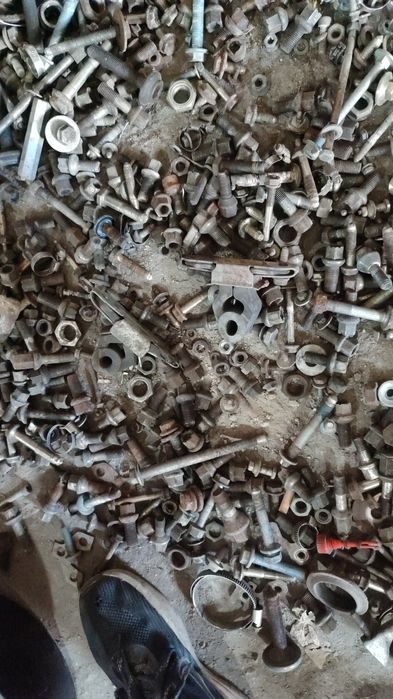 Болты автомобильные. Колеса, балки.