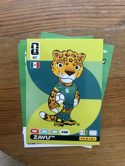 Подарявам футболни картички Panini