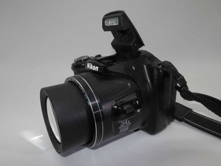 Nikon Coolpix L830 компактен цифров фотоапарат с огромен 34х оптичен зуум, дигитална камера Full-HD видео клип, и флип екран, като НОВА, рабои отлично