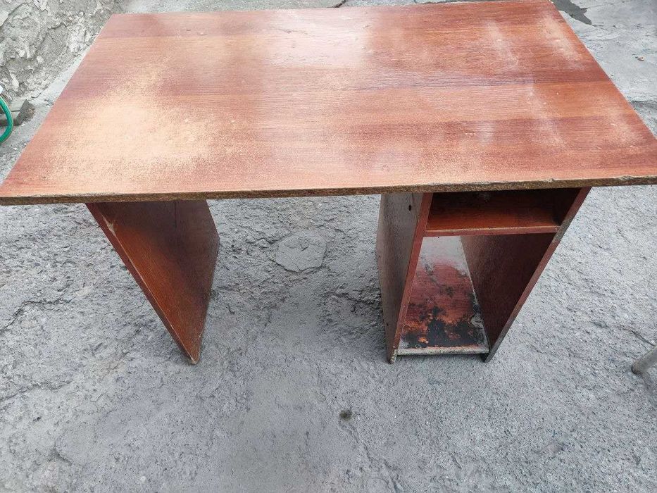 Компьютерный стол в количестве