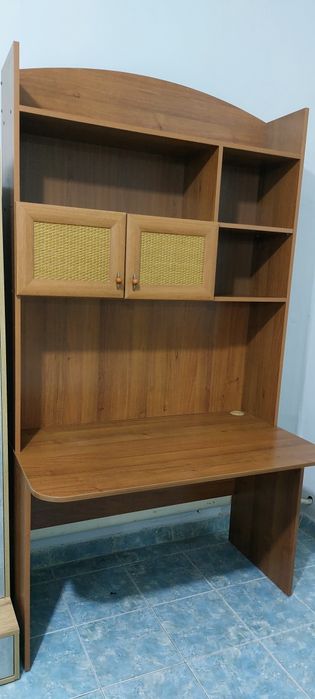 Мебель для дома:стол, кровать, шкаф